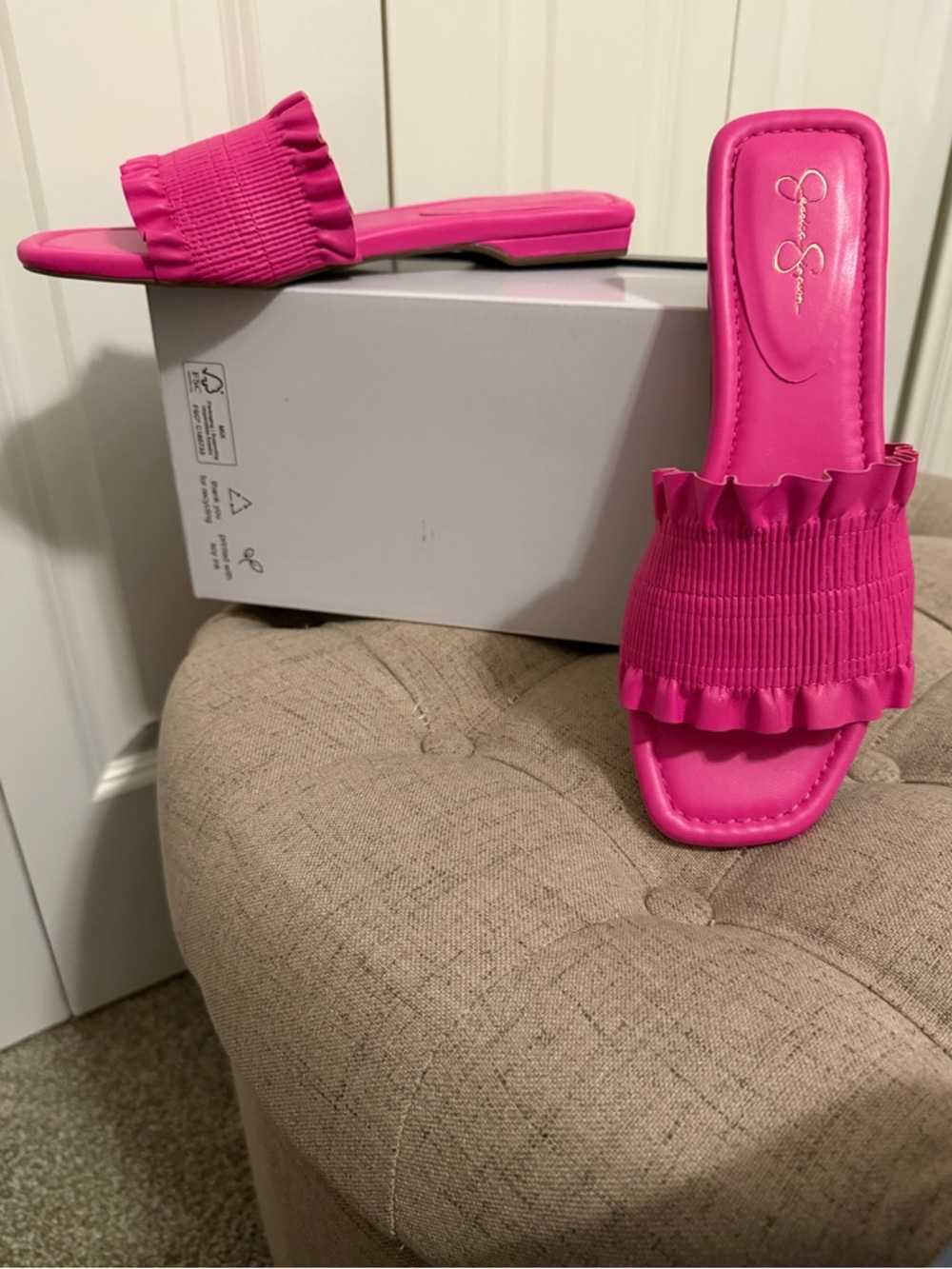 Jessica Simpson Camessa Ruffle Slide Sandals Size 8.5 NWOB